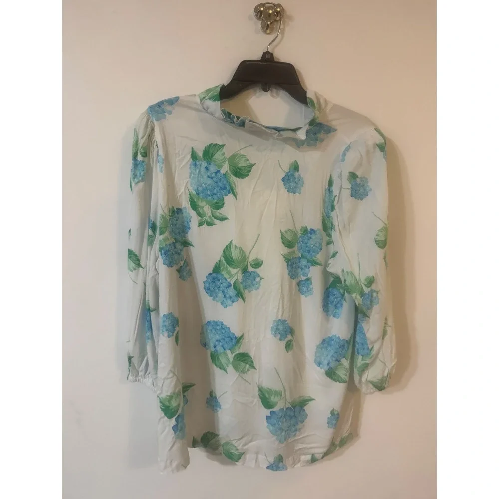 Crown & Ivy Blue Hydrangea Floral Ruffle Neck Blouse XL White 3/4 Sleeve Top - Picture 3 of 6